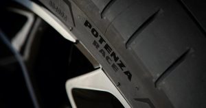 Το νέο Semi-Slick ελαστικό Potenza Race της Bridgestone προσφέρει ασυναγώνιστες επιδόσεις σε όσους λατρεύουν την οδήγηση σε πίστα