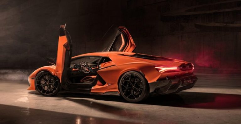 Ειδικά ελαστικά υπέρ υψηλών επιδόσεων Bridgestone για τη νέα Lamborghini Revuelto